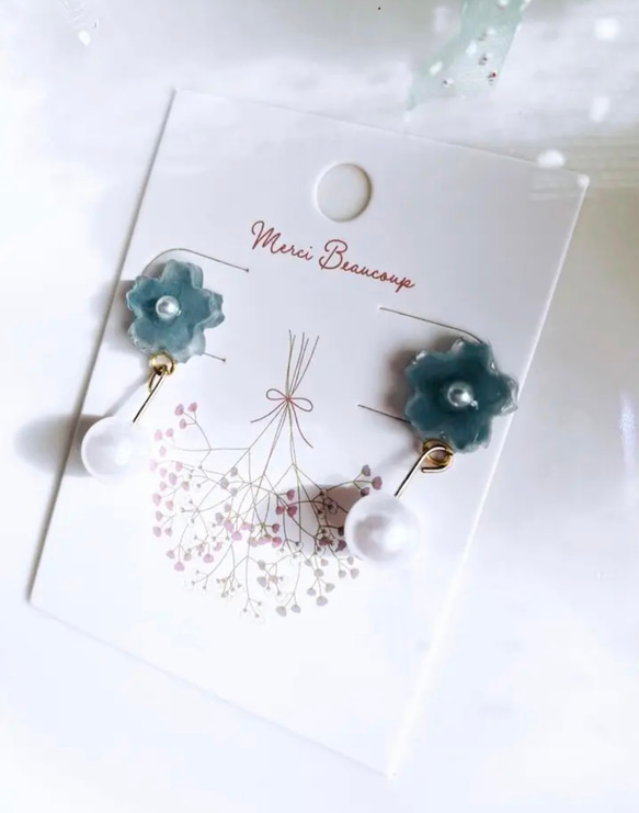 小さな桜のお花パール付き耳飾り(blue) 3枚目の画像