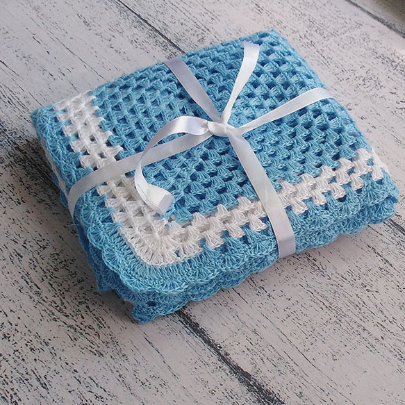 Baby blanket crochet delicate gift for a newborn 6枚目の画像