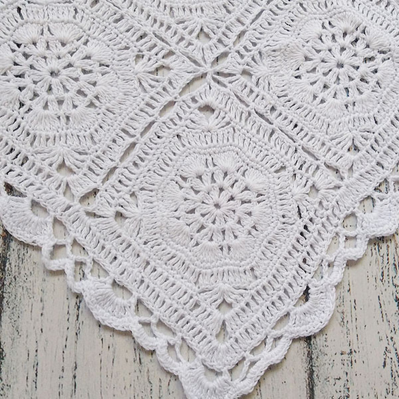 White crochet baby blanket 3枚目の画像