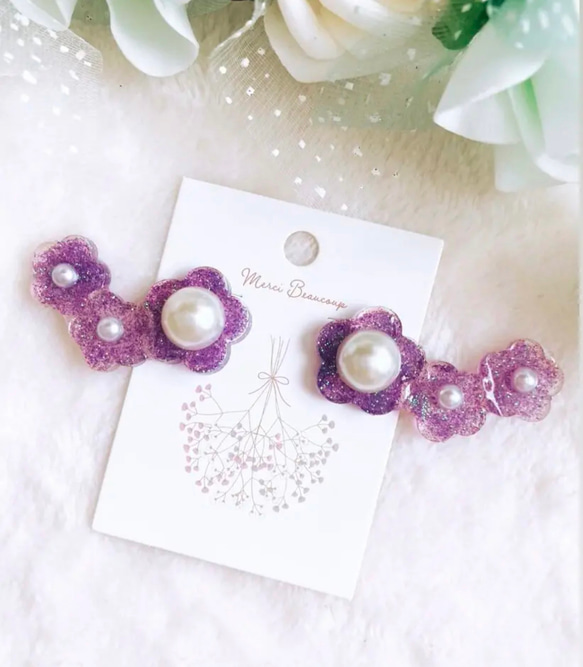【SALE】キラキラ✧︎*。お花と大粒パールのイヤーカフ風耳飾り(purple) 2枚目の画像