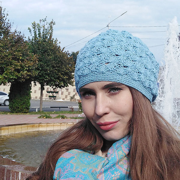 Crocheted beanie hat for women 2枚目の画像