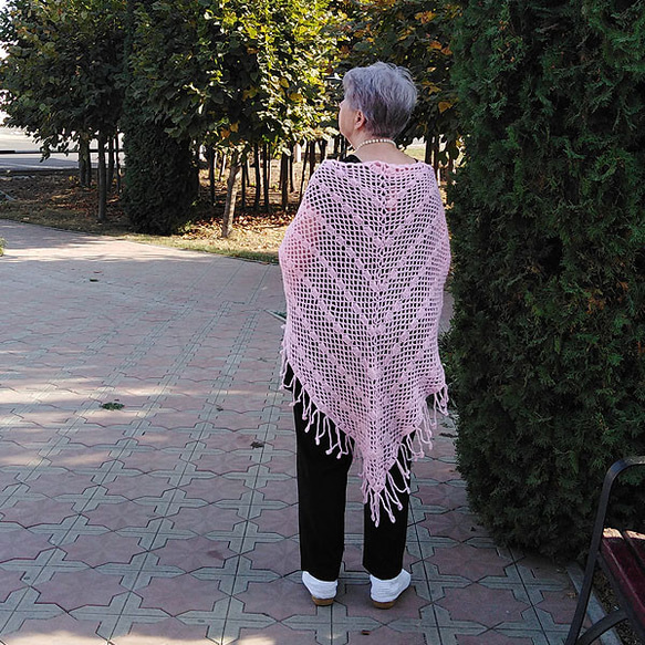 Warm gift for Mother's Day pink mohair crochet shawl 4枚目の画像