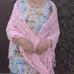 Warm gift for Mother's Day pink mohair crochet shawl 1枚目の画像