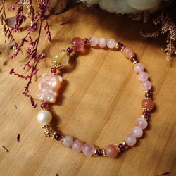 童沁。太陽石、粉晶、草莓晶、金髮晶、紫牙烏、珍珠 水晶手鍊 第2張的照片