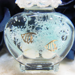 香水瓶 チャーム 夜光加工パーツ ハーバリウムオイル 2枚目の画像