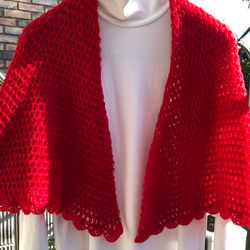 送料無料　ちょっとレトロな手編みのふんわりショール(赤色) 1枚目の画像