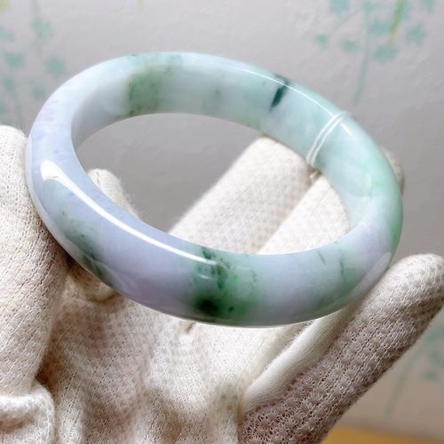 天然A貨翡翠 バングル 春帯彩漂陽緑 内径約58.8mm ミャンマー産 天然A貨翡翠 バングル 春帯彩漂陽緑 内径約58.8mm ミャンマー産