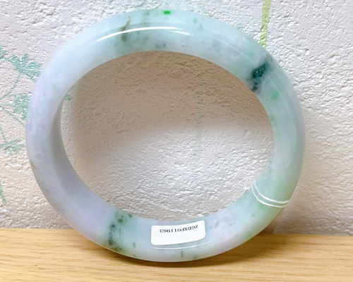 天然A貨翡翠 バングル 春帯彩漂陽緑 内径約58.8mm ミャンマー産 天然A貨翡翠 バングル 春帯彩漂陽緑 内径約58.8mm ミャンマー産
