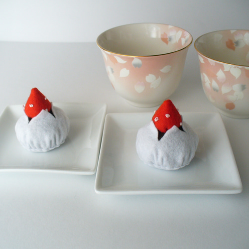 受注製作】いちご大福 フェルトままごと おもちゃ・人形 ＊＊うさうさ