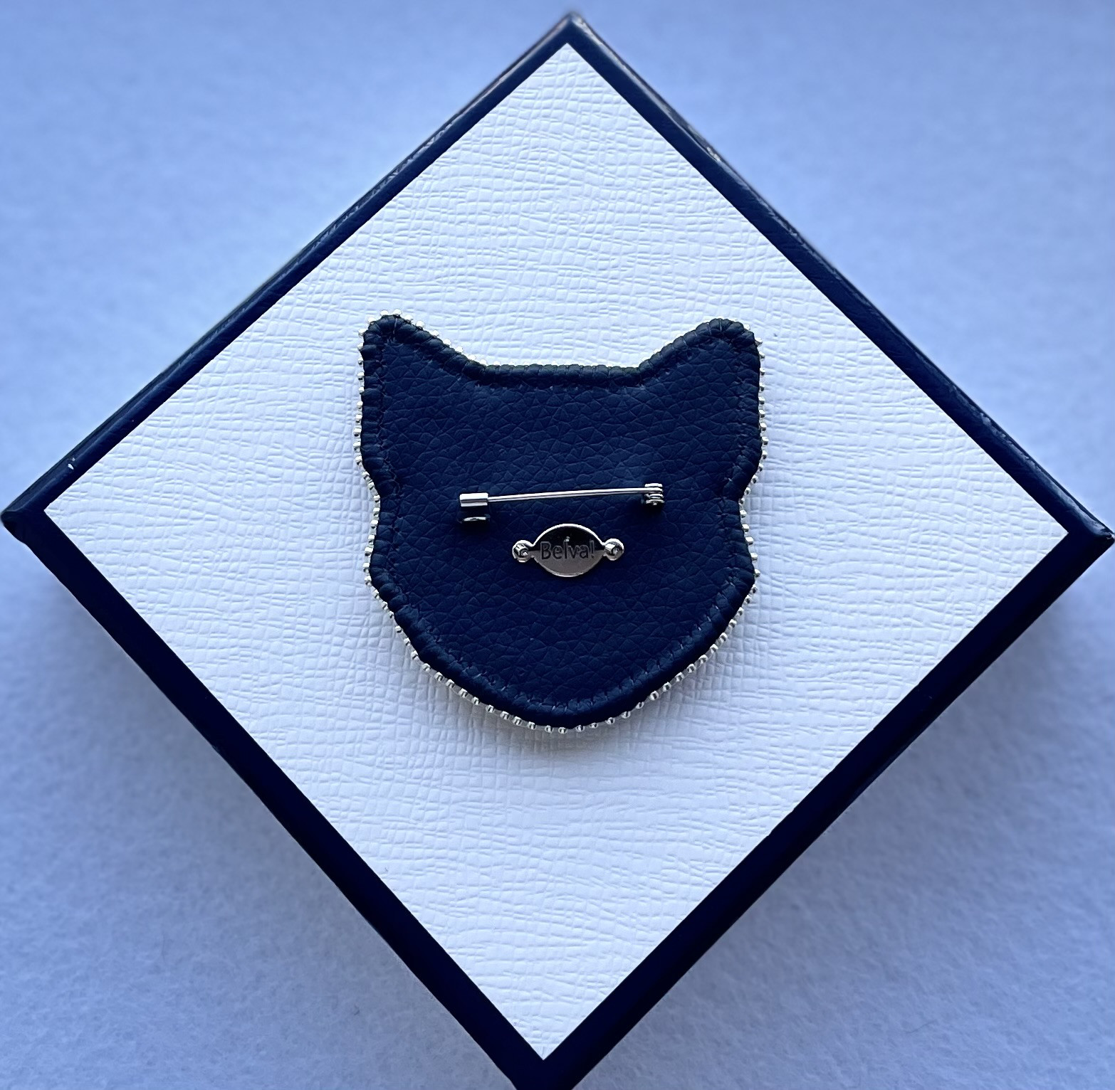 ビーズ刺繍のブローチ　-猫　♂- Male cat