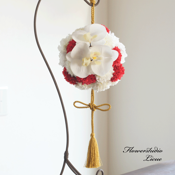 胡蝶蘭の和風ボールブーケ(赤&白）お着物に合わせてオーダー承ります♪