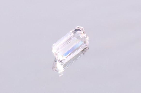 【鑑別済ロット】激レア『プレイ・オブ・カラー』 天然モルガナイト 1.59ct VS 非加熱 ルース  10×5.6mm 7枚目の画像