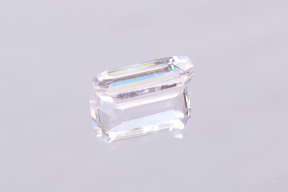 【鑑別済ロット】激レア『プレイ・オブ・カラー』 天然モルガナイト 1.59ct VS 非加熱 ルース  10×5.6mm 4枚目の画像