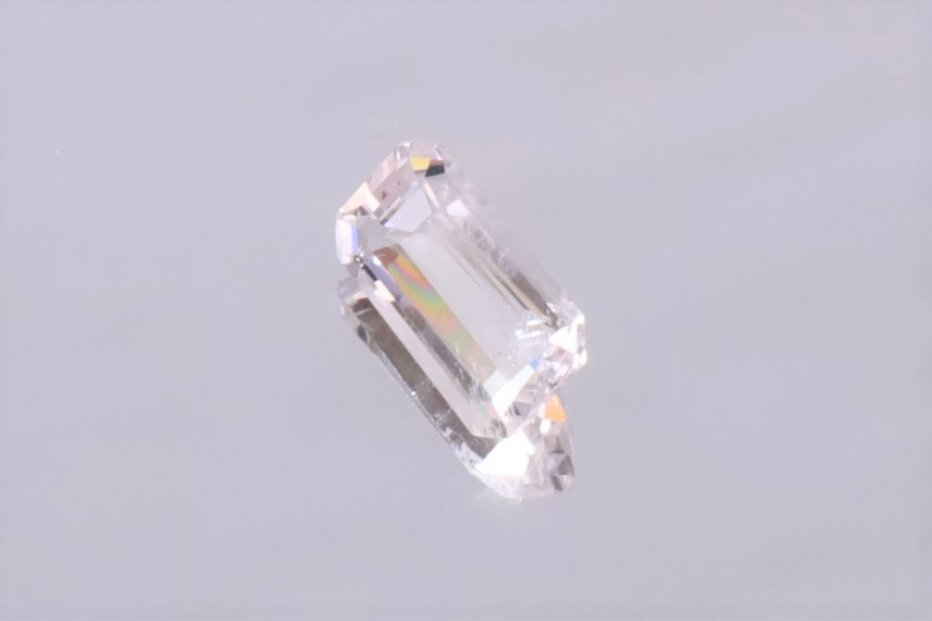 【鑑別済ロット】激レア『プレイ・オブ・カラー』 天然モルガナイト 1.59ct VS 非加熱 ルース  10×5.6mm