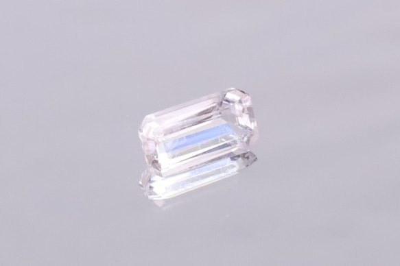 【鑑別済ロット】激レア『プレイ・オブ・カラー』 天然モルガナイト 1.59ct VS 非加熱 ルース  10×5.6mm 8枚目の画像