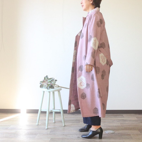 着物リメイク さくら色亀甲模様紬スタンドカラーラップコート