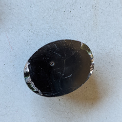 1個　ヴィンテージ　ブラック・ブルーオパール　オーバルガラスカボション 5枚目の画像