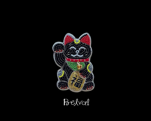 ビーズ刺繍のブローチ -招き猫(ブラック)- welcome cat ブローチ Belva