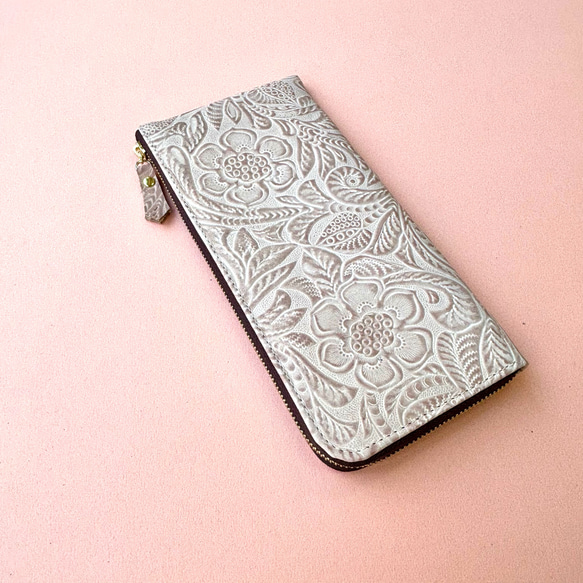 牛革のスリムな長財布　ボタニカルガーデン　ベージュ 3枚目の画像