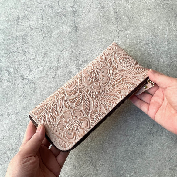 牛革のスリムな長財布　ボタニカルガーデン　ベージュ 13枚目の画像
