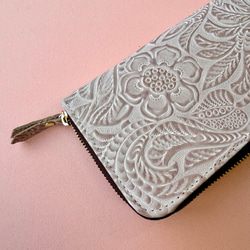 牛革のスリムな長財布　ボタニカルガーデン　ベージュ 4枚目の画像