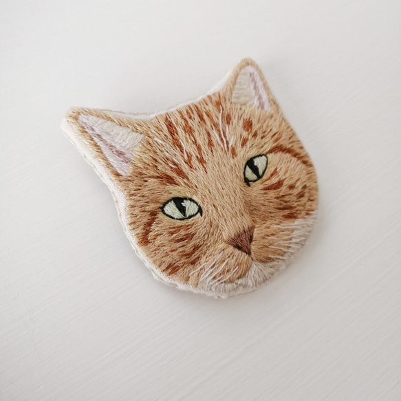 【限定1点】猫刺繍のブローチ　May 2枚目の画像