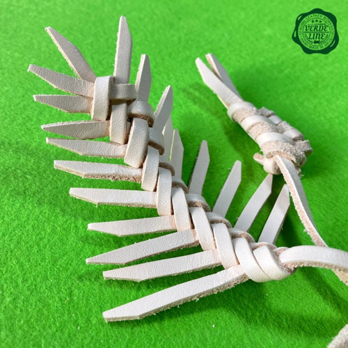 送料無料【本革】牛ヌメ革❤️ ガシガシ系鳥インコのおもちゃ