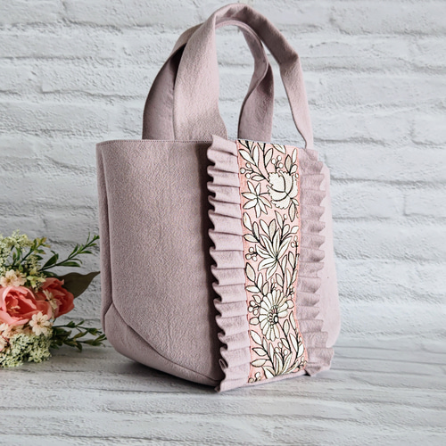 インド刺繍リボンとタックフリル，アーモンド底のトートバッグ