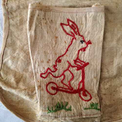 フランスアンティーク うさぎと亀の赤糸刺繍 壁掛け その他雑貨