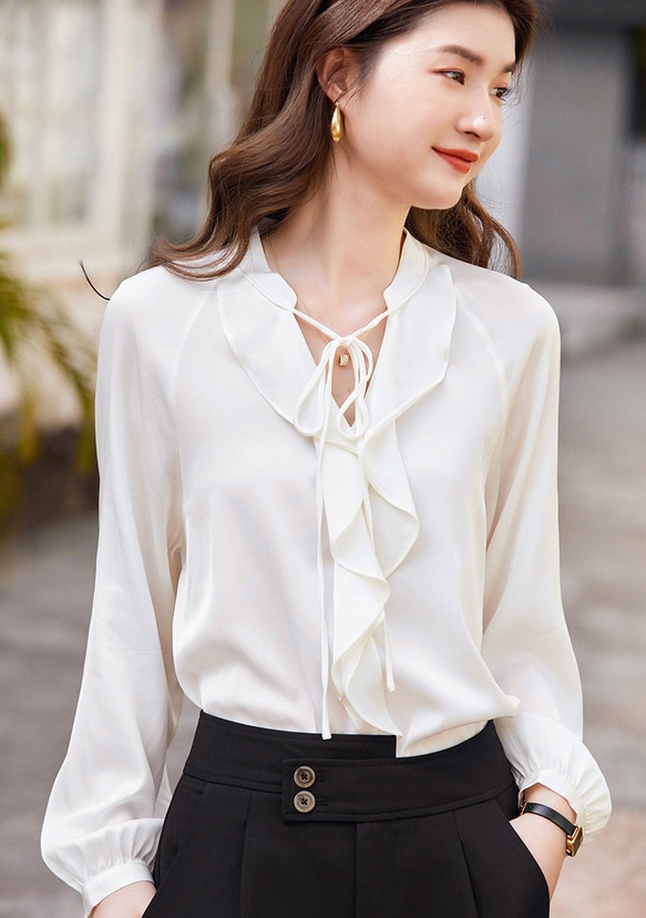 新品未使用☆ルネ パールボタン フリル ジョーゼットブラウス ホワイト ジョーゼットシルク】フリルカラー ラグラン袖ブラウス【春秋】白