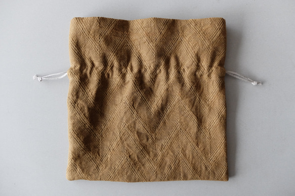【再入荷】リネンジャガード織　巾着袋 L　ヘリンボーン｜ライトブラウン 2枚目の画像