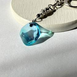 ターコイズブルー＆アクアブルーのキーホルダー☆ / 海 / 水面 その他