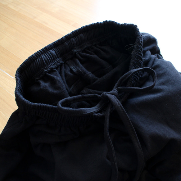 【複刻版】1/9 再次上架 * 圓潤輪廓 * 百搭單品 * 成人自然純色 * 燈籠褲 * 黑色 第14張的照片