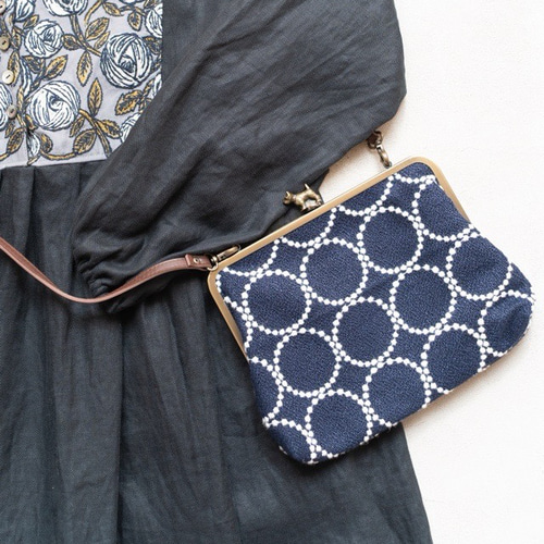 診察券や医療証もすっきり収納｜ショルダー対応のがま口母子手帳ケース