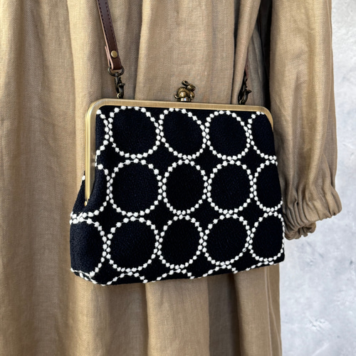 診察券や医療証もすっきり収納｜ショルダー対応のがま口母子手帳