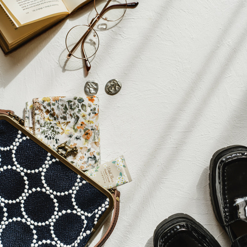 診察券や医療証もすっきり収納｜ショルダー対応のがま口母子手帳ケース