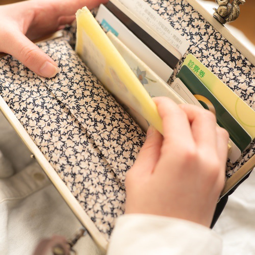 妊婦健診の持ち物をひとまとめ｜がま口母子手帳ケース ミナペルホネン