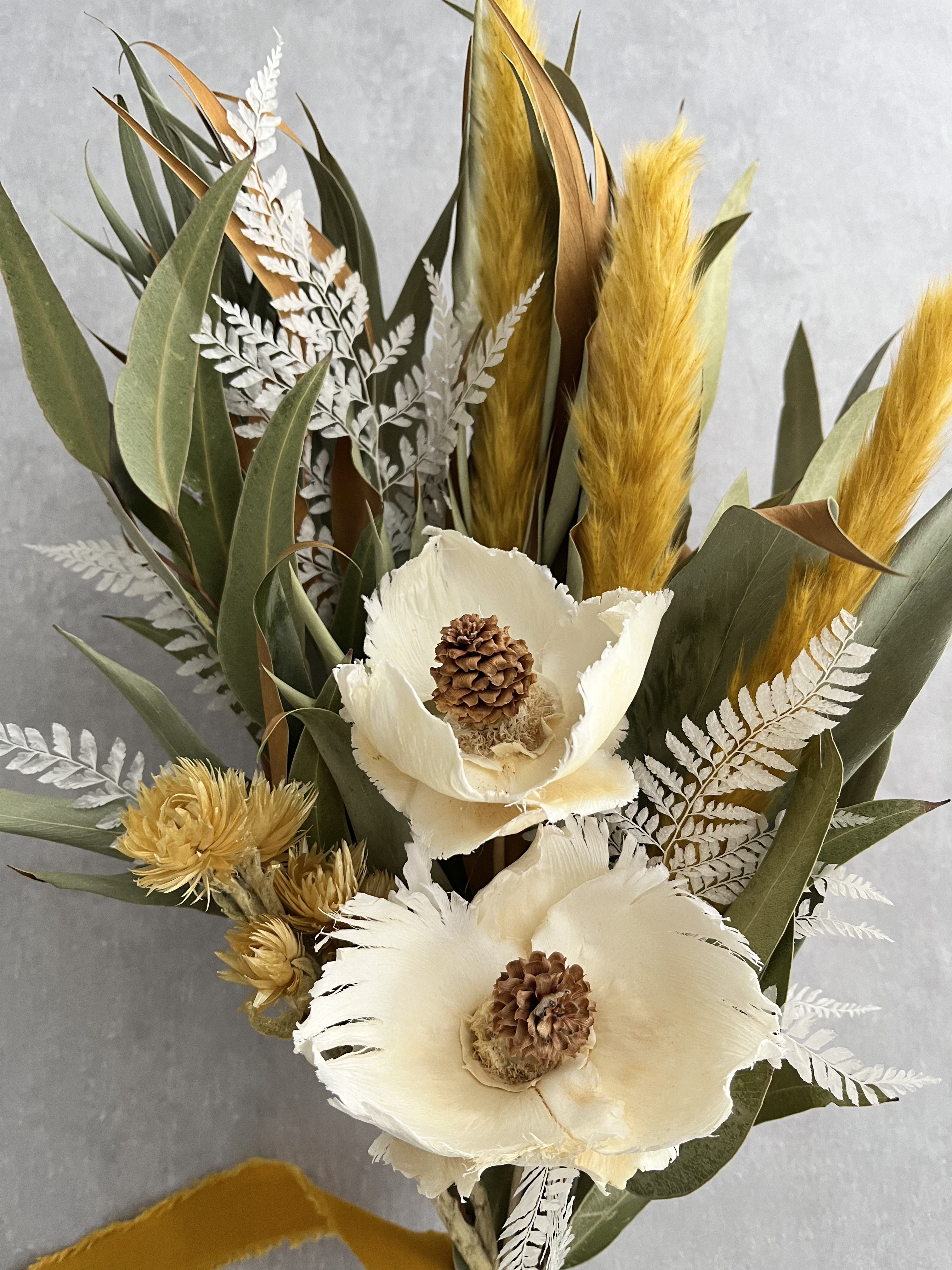 イエローのホワイトのドライフラワーブーケMサイズ