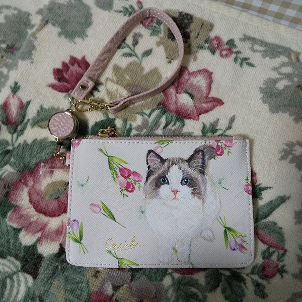 Ｃ－２４　手描　猫のリール付きパスケース（フラグメントケース）です
