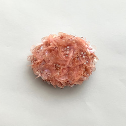 "haruhana"〜sakura〜　桜　刺繍スパンコールブローチ　サーモンピンク　きらきらブローチ　オーバル型 16枚目の画像