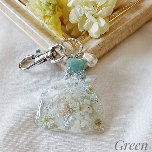 ドライフラワーと華やかドレスのキーホルダー 押し花 キーホルダー