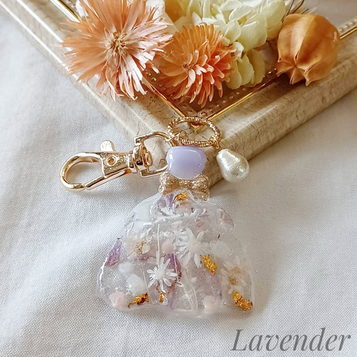 ドライフラワーと華やかドレスのキーホルダー 押し花