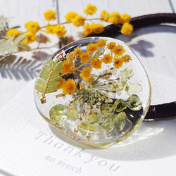 Creema限定 ミモザとナチュラルグリーン・ペリドットのヘアゴム 春の