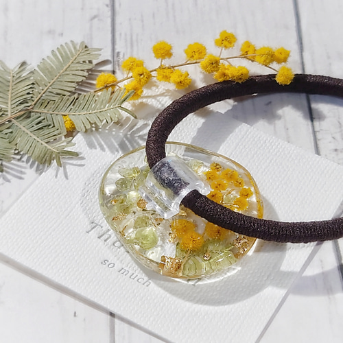 Creema限定 ミモザとナチュラルグリーン・ペリドットのヘアゴム 春の