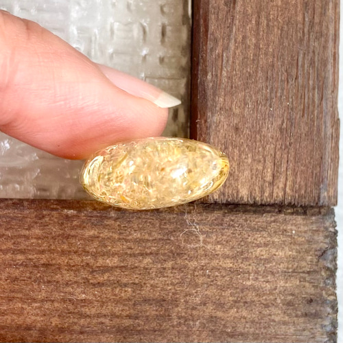 リトアニア産イエローアンバー（琥珀）グリッターいっぱい