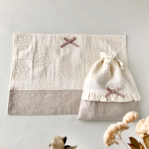 給食袋とランチマットの2点セット【くすみカラーのお花の刺繍ガーゼ