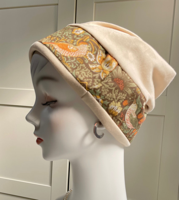 William Morris ⭐️ 採用設計布料 ⭐️ 草莓賊米色 ⭐️ 帽子 *護理帽 第3張的照片