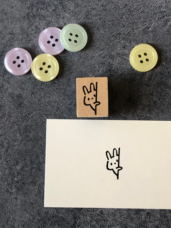 ひょっこりうさぎ　消しゴムはんこ　eraser stamp 1枚目の画像