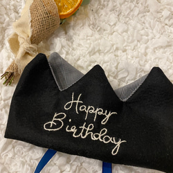 ベビークラウン　フェルト　グレンチェック　誕生日　刺繍　ハーフバースデー　100日祝い　記念日　記念日フォト　飾りつけ 2枚目の画像