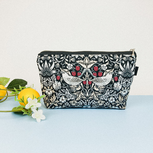 ウィリアム・モリス生地使用「いちご泥棒」ポーチ黒 (大) 20